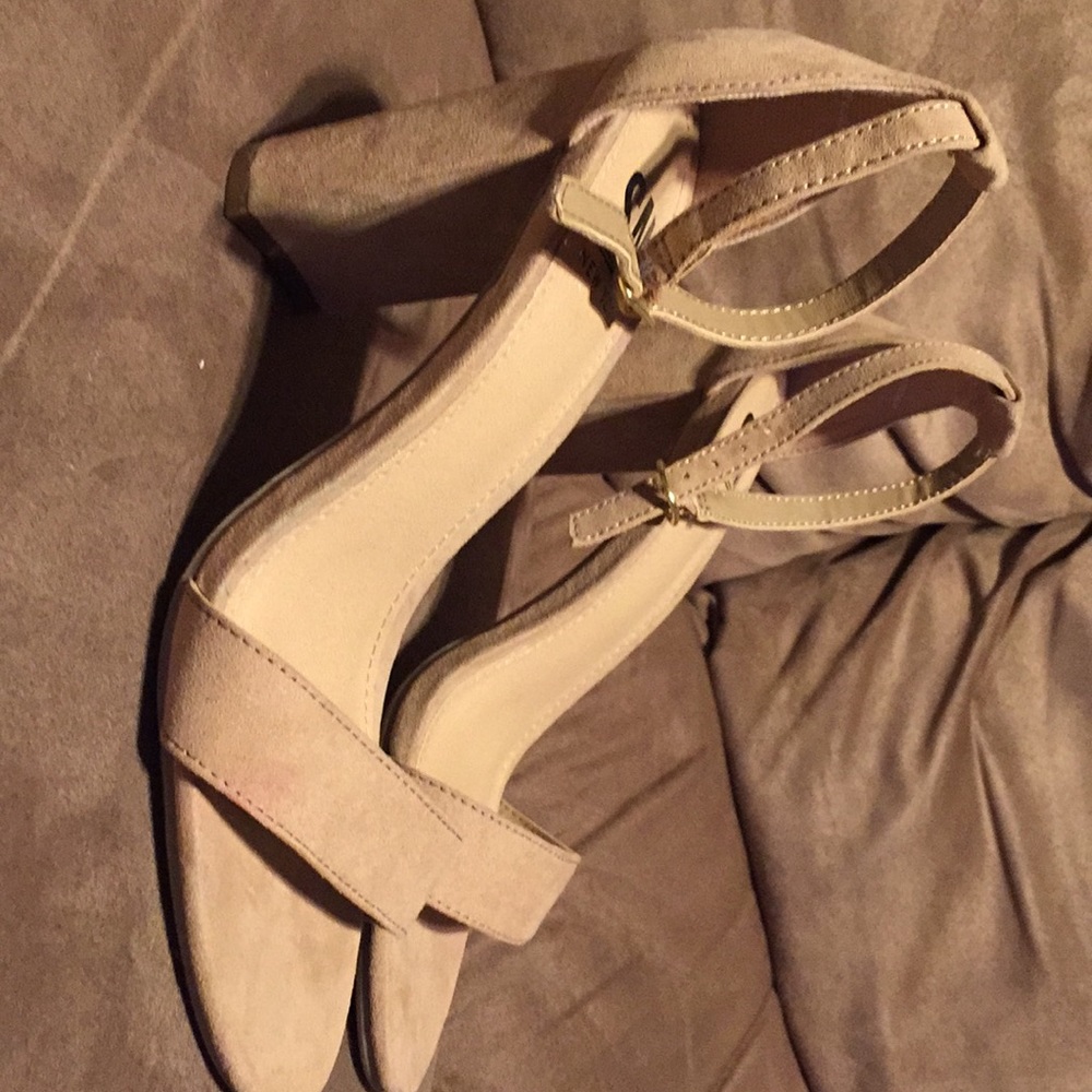 Selling some high heels never used